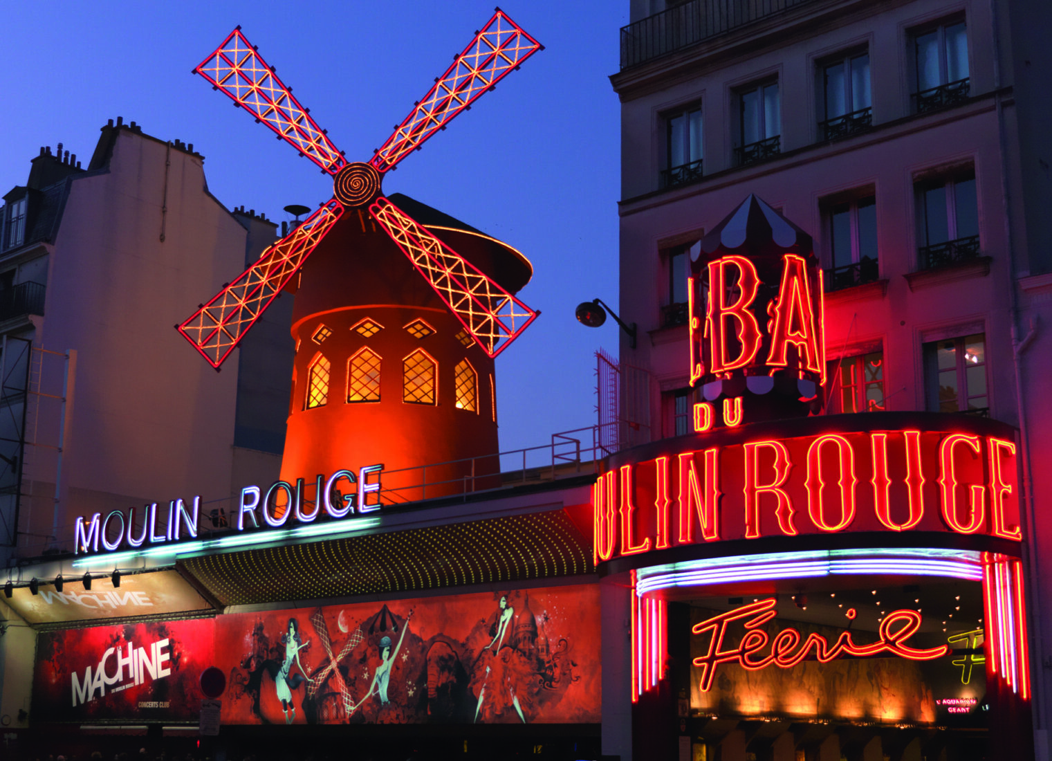 Le Moulin Rouge : un cabaret incontournable pour organiser une soirée dîner spectacle pour les CSE